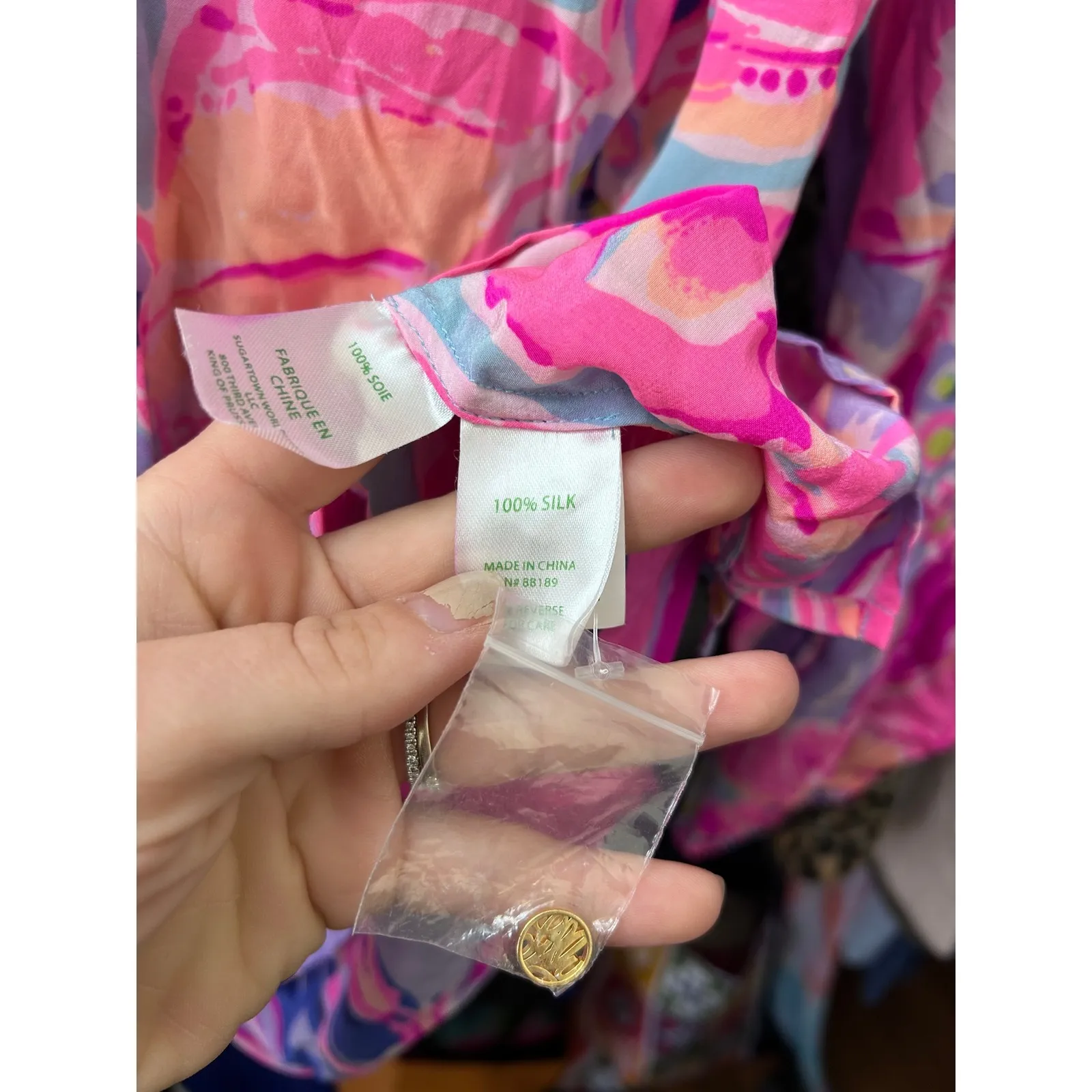 Lilly Pulitzer Silk V-Neck‎ Smocked Blouse XS Pink Floral Button Up Long Sleeve - Image 5