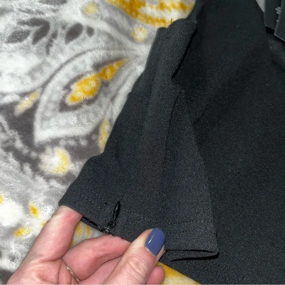 Lulus black one shoulder cropped blouse size small - Image 4