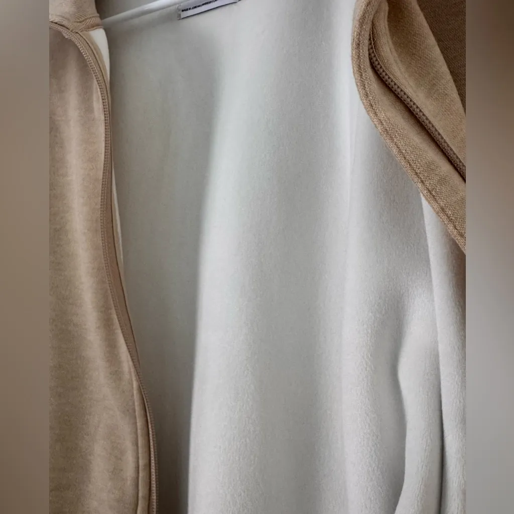 Beige Soft Fleece Mondetta Zip-Up Jacket Size Medium - Image 3