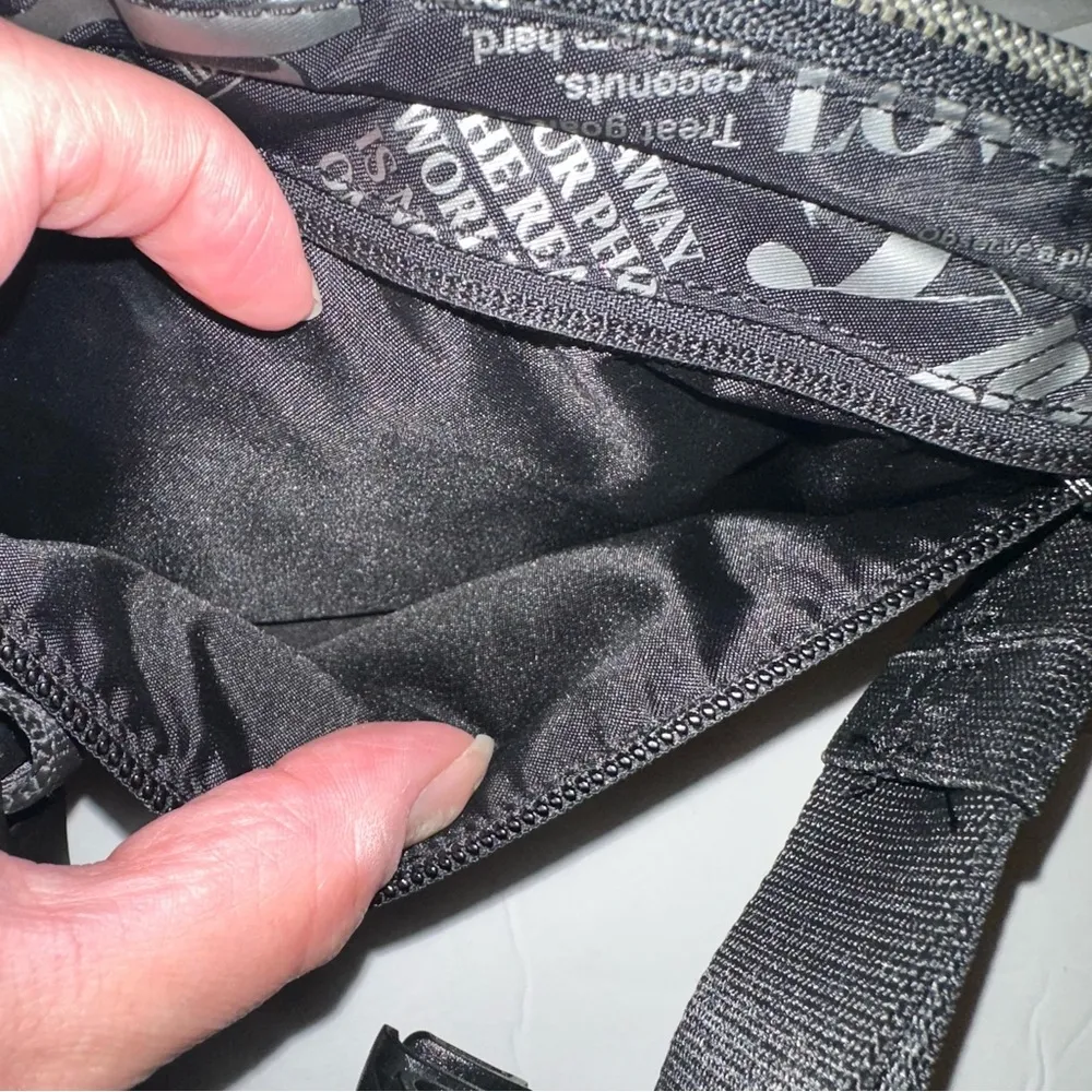 Athletica Everywhere Belt Bag 1L  
Manifesto Print color black & silver - Image 9