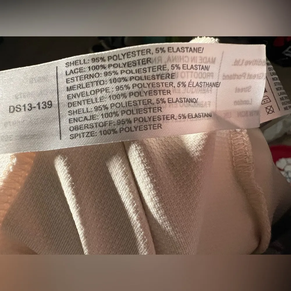 DARLING London size S cream / black flower embellished stretch pencil Dress - Image 5