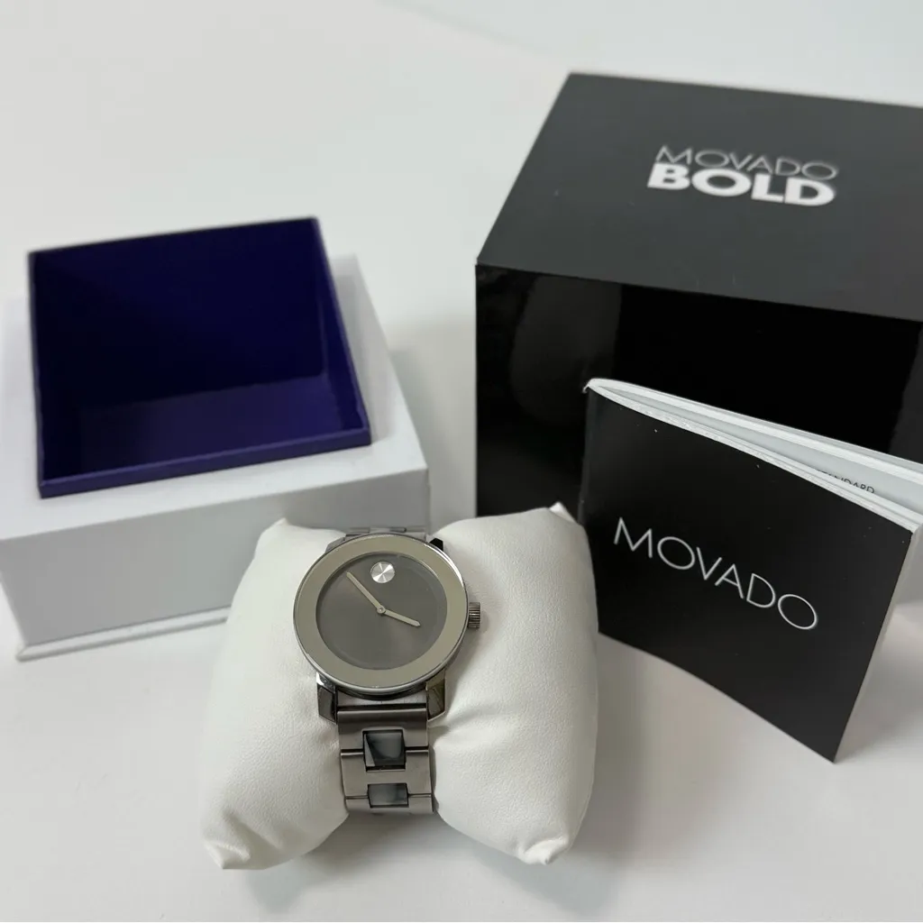 Movado Bold Grey Woman's Mirrored Bezel and Tortoise Ceramic Stainless Band Gray - Image 2