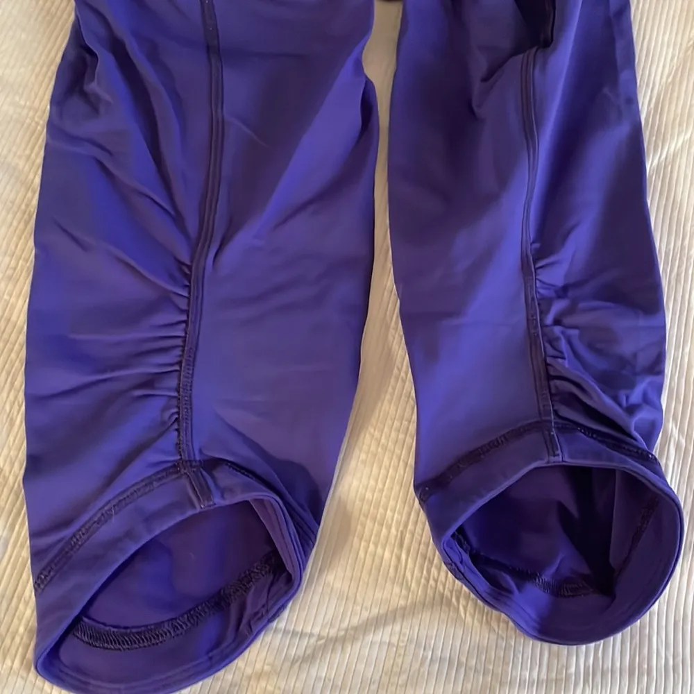 Beautiful Lululemon leggings with cinch waist and gather legs - Image 4