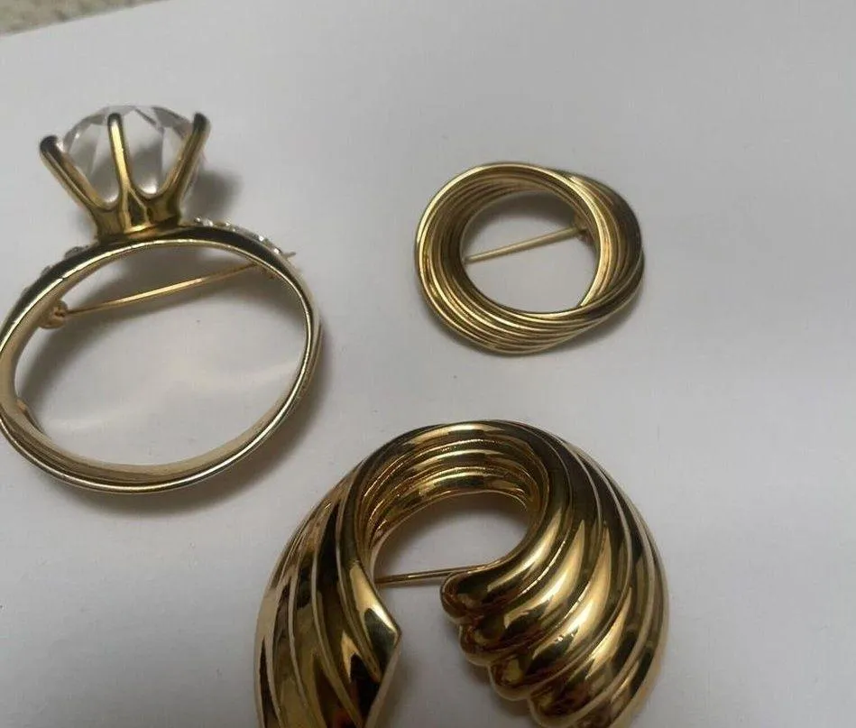 Lot Of 3 Costume Brooch Pins Gold Tone - Image 3