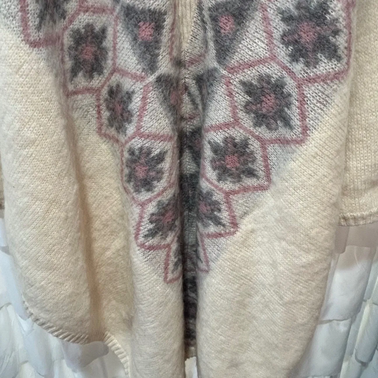 Vintage Icewear Iceland 100% Pure New Wool Geometric Fair Isle Poncho Sweater Gray Size undefined - Image 7