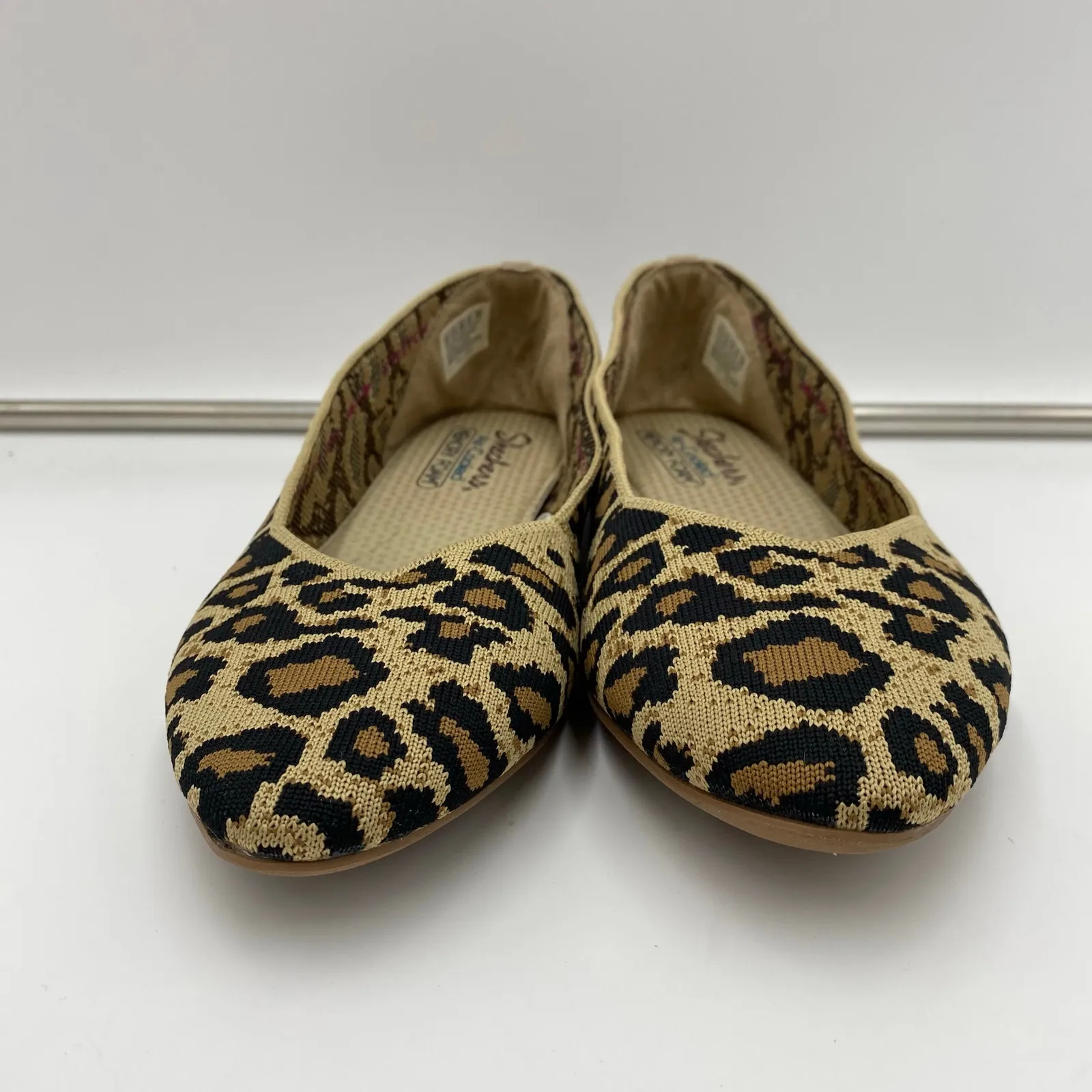 Skechers Women Leopard Memory Foam Air Cooled Pointy Toe Knit Flats Size 9.5 - Image 4