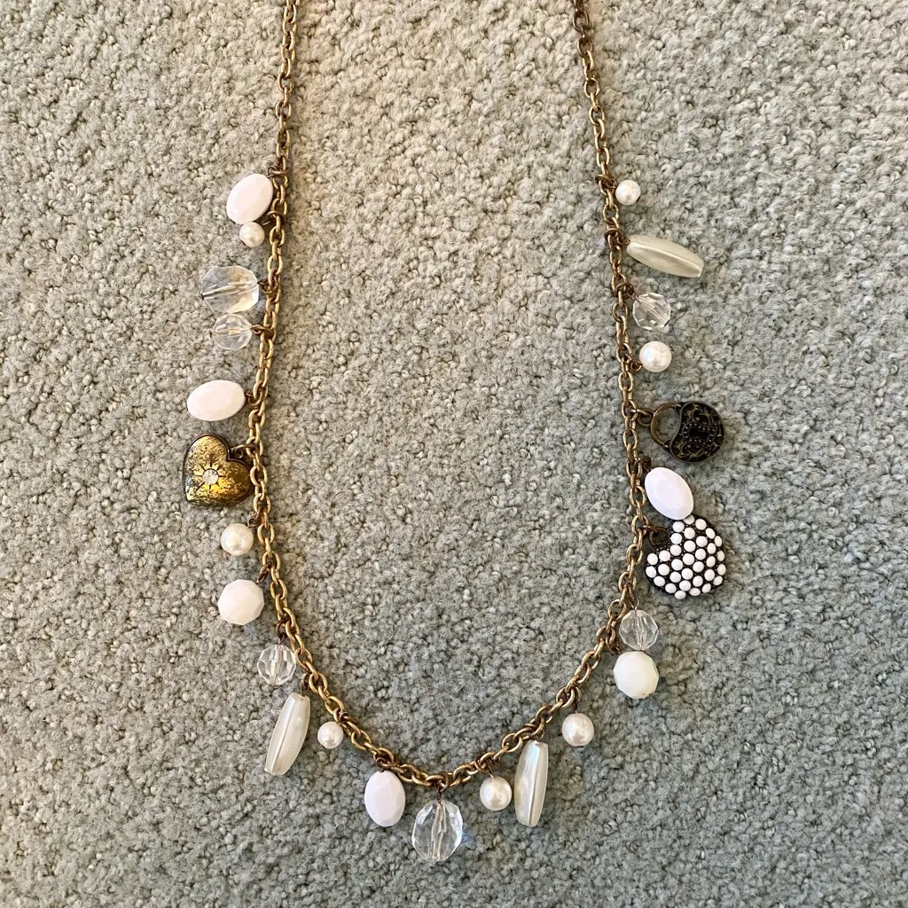 Adorable chunky AEO necklace! 🤍✨💛 - Image 4