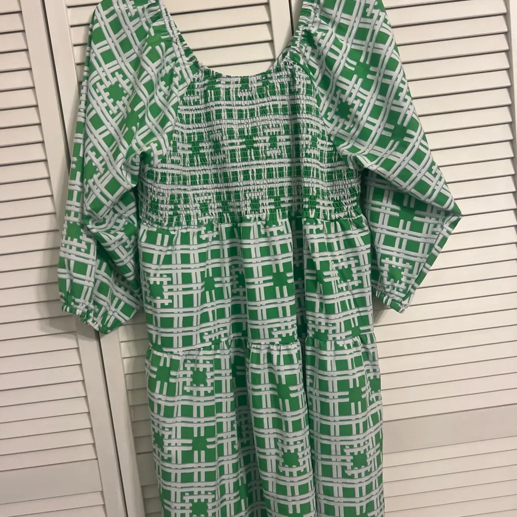 Green and White Patterned Mini Dress Size XL - Image 2