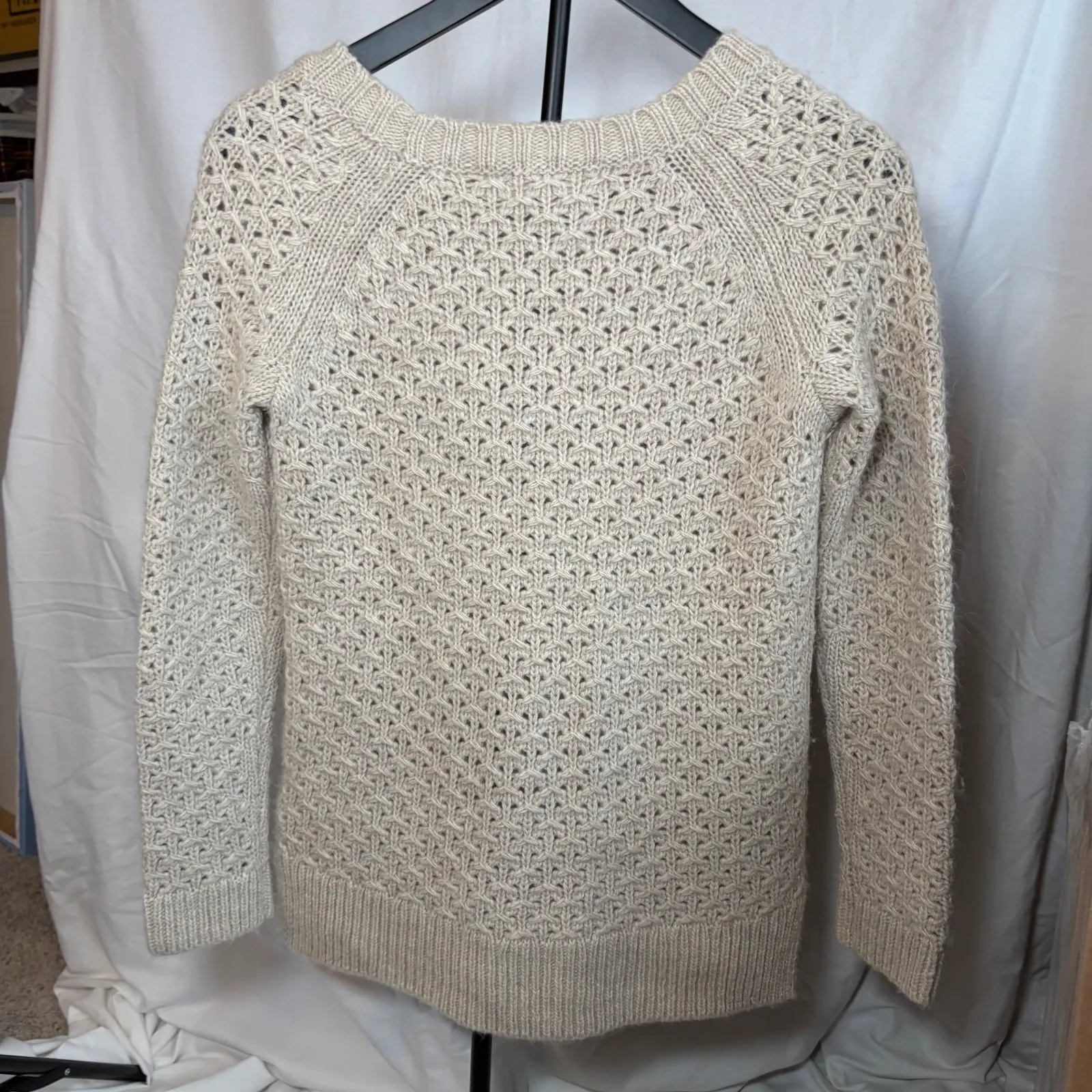 Banana Republic Italian yarn wool alpaca blend fisherman oatmeal sweater  Sz XS - Image 2