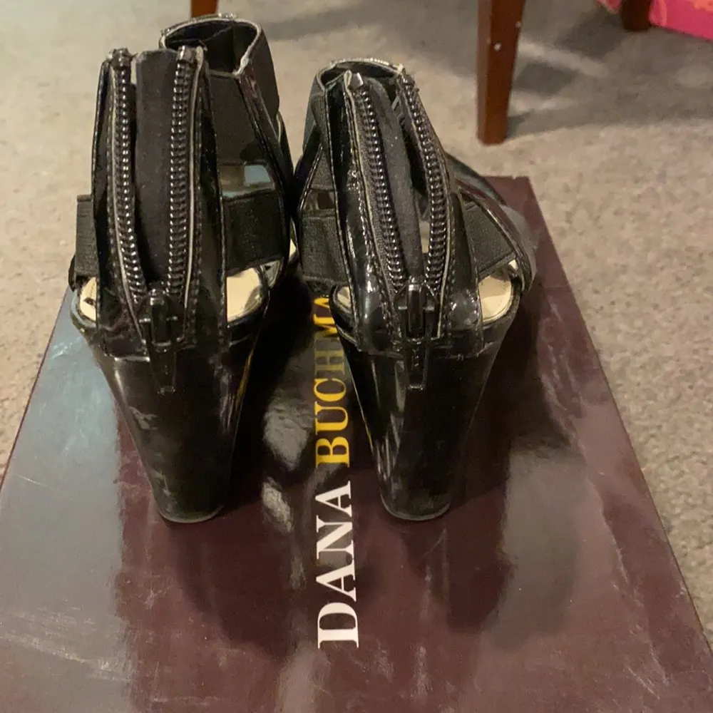 Dana Buchman Black Wedges Size 7 - Image 4