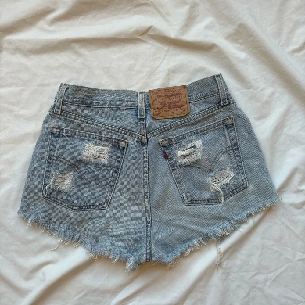 Levi’s loose fit straight leg distressed ripped denim shorts jean shorts - Image 2