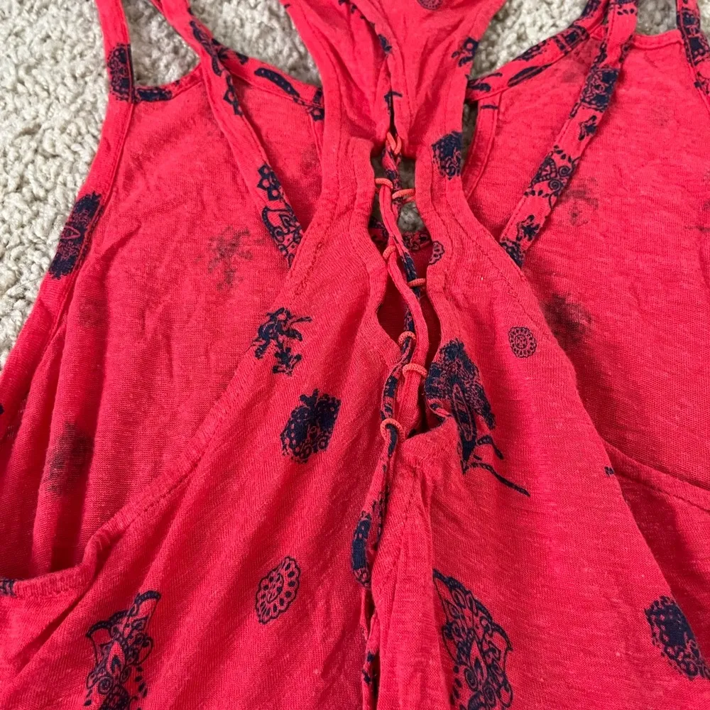 Pink and navy blue patterned tank top with front neckline cut out never worn - Image 3