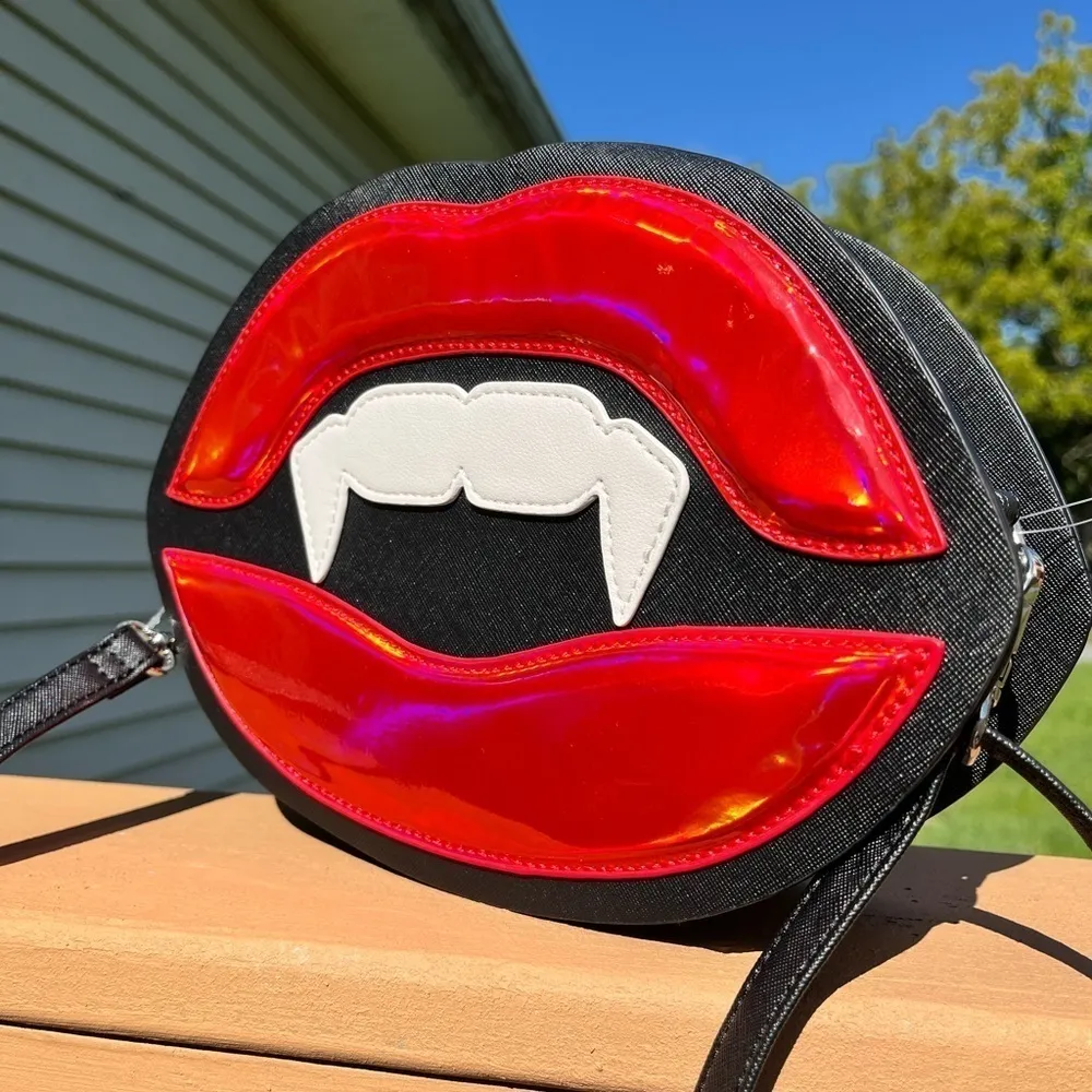 Mad Engine Lip Fang Glampire Crossbody Bag Vampire Lips NWT Red - Image 4