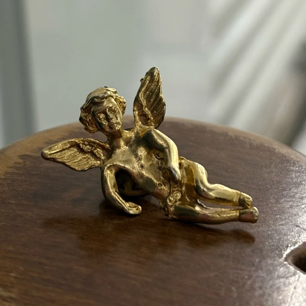 Vintage Gold Tone Angel Spiritual Holiday brooch - Image 6