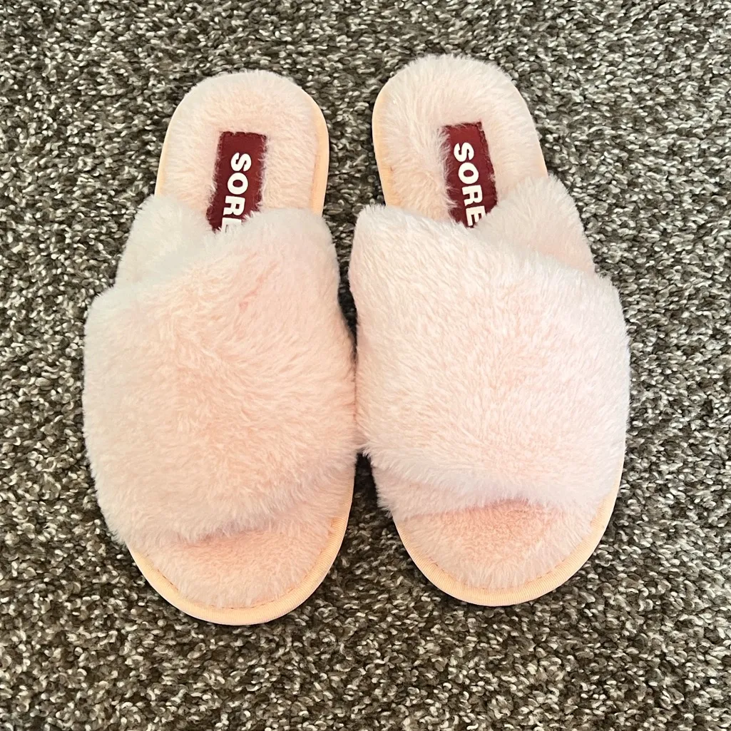 Sorel Soft Pink Fur Plush Slippers - Image 5