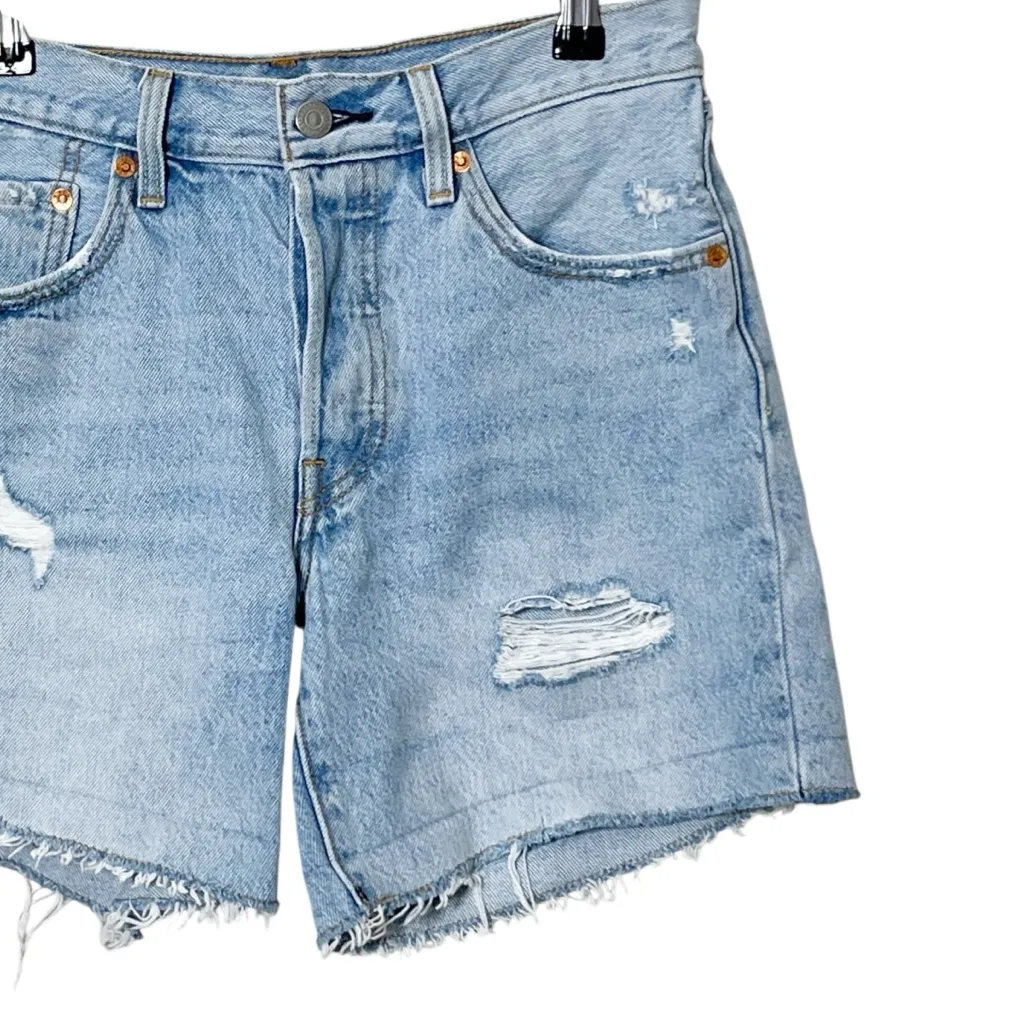 Levi’s 501 Distressed Denim Shorts Light Wash Raw Hem women’s  Size W26 - Image 3