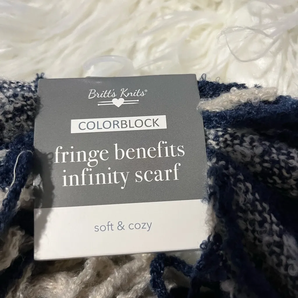 Britt’s Knits Colorblock Fringe benefits infinity Scarf Blue - Image 3