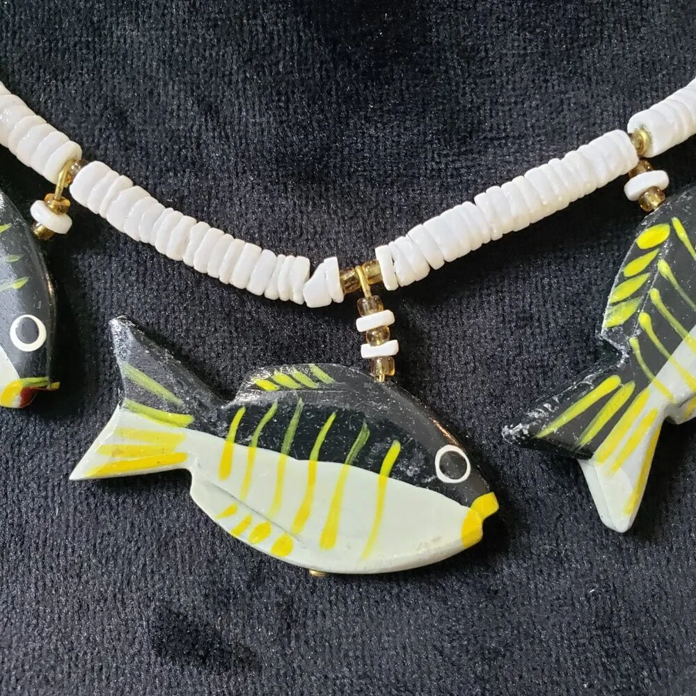 Women's Fashion White Acrylic Beads Chain Fish Fetish Necklace with Barrel Clasp - Image 3