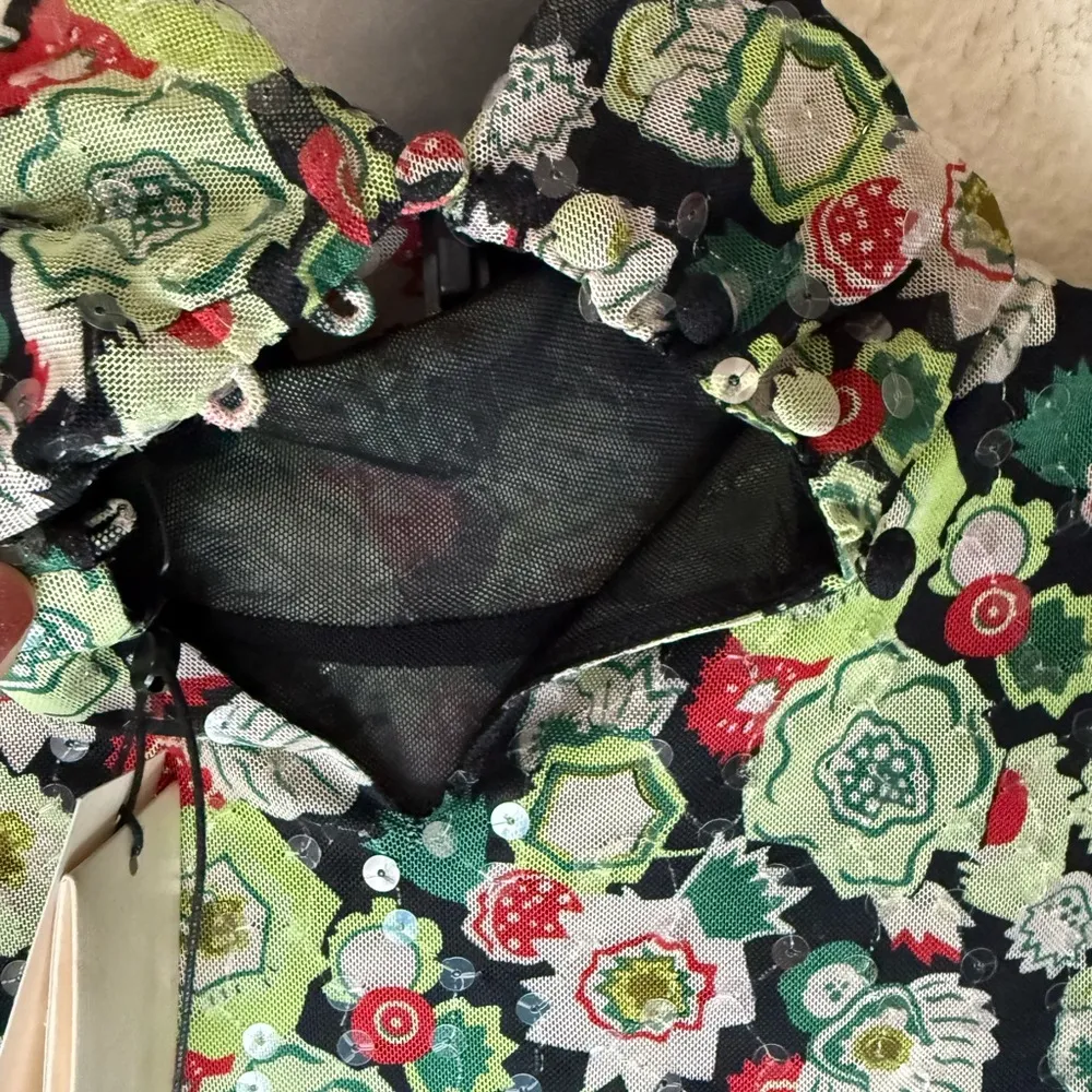 New NWT CINQ A SEPT SEQUIN EMBELLISHED SHIRRED TURTLENECK TOP FLORAL Size xs Green - Image 5