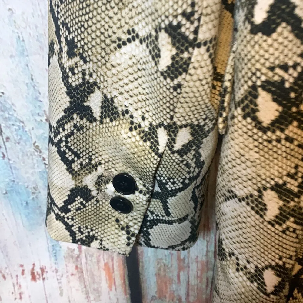 🚫SOLD🚫Zara  Basic Snake Print Blazer Lined with Faux Pockets Size M - Image 6