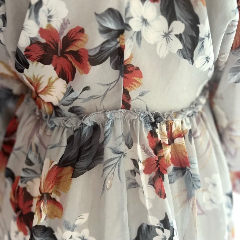 Gimmicks by BKE Floral Cold Shoulder High Low Grey Top XS Boho Peasant Flowy Mod - Image 11