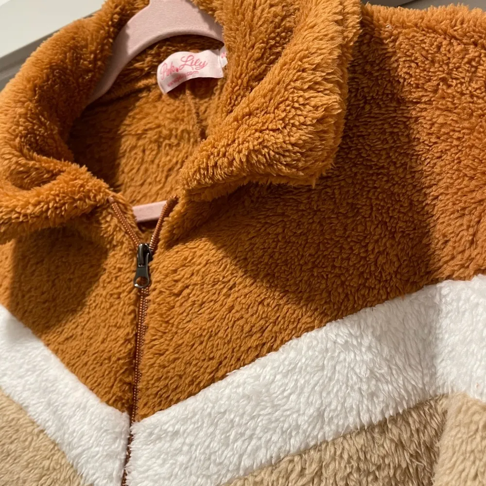 Pink Lily Faux Sherpa Fuzzy Chevron Brown, White, & Tan Patterned Zip-Up Jacket - Image 7