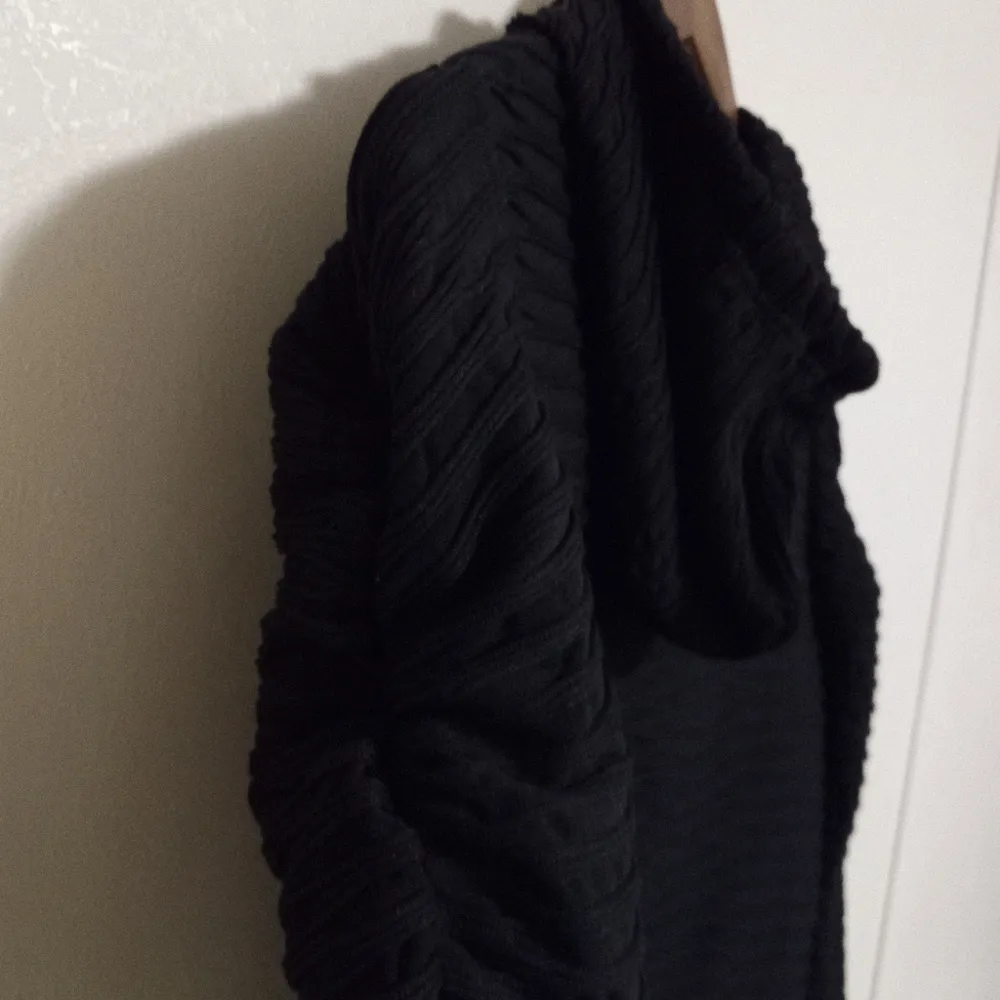 Ellie & Kate M Crop Hoodie - Image 8