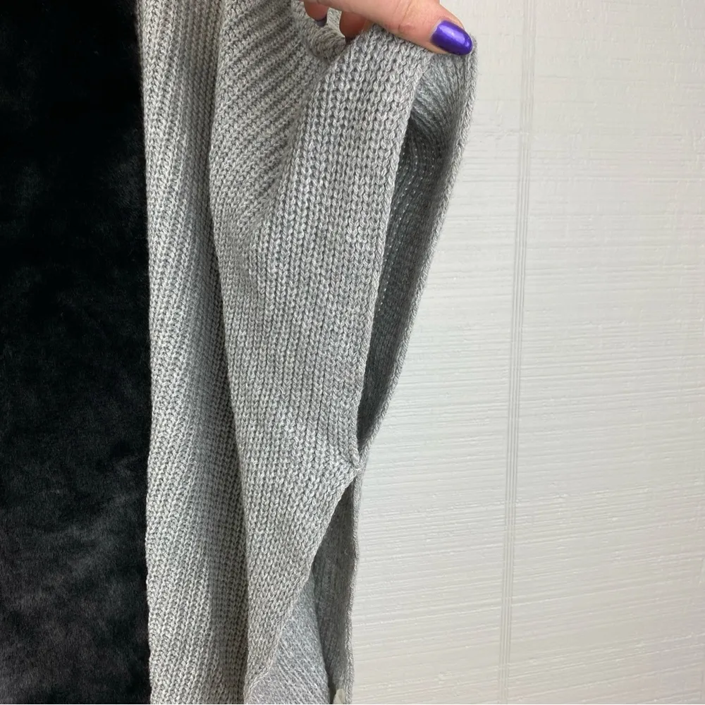 NWT Calvin Klein Gray Knit Sweater Open Poncho Cape Black Faux Fur Trim One Size - Image 4