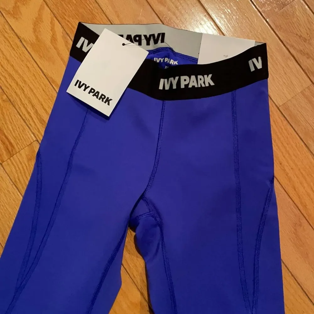 NWT IVY PARK low rise sculpted legging 3/4 length blue XS - Image 4