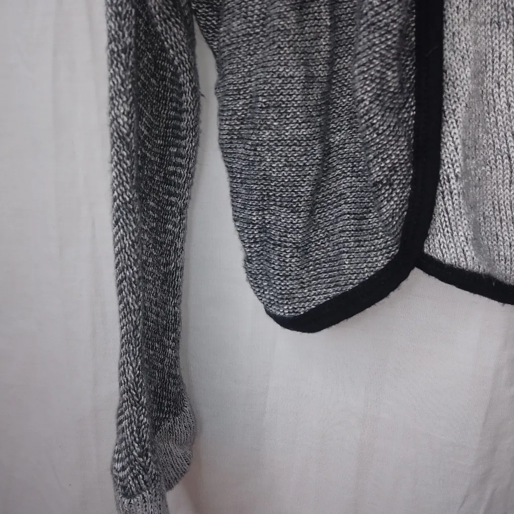 TRU LUV M Bolero Thin Sweater in Black Gray Size M - Image 2
