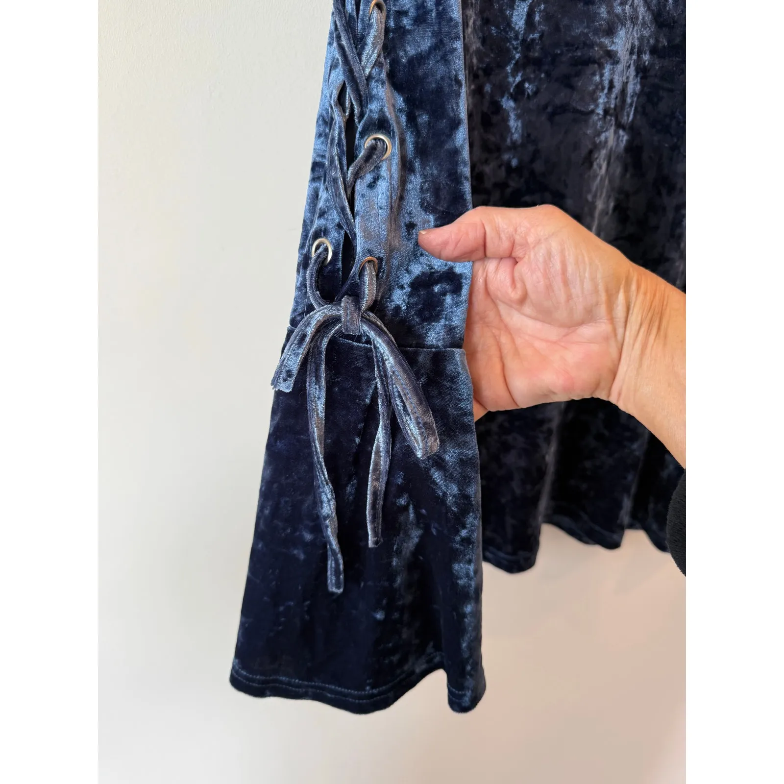 Liquid by Sioni Velvet Top Women Small Blue Stretch Tie Bell Sleeve Keyhole Back - Image 4