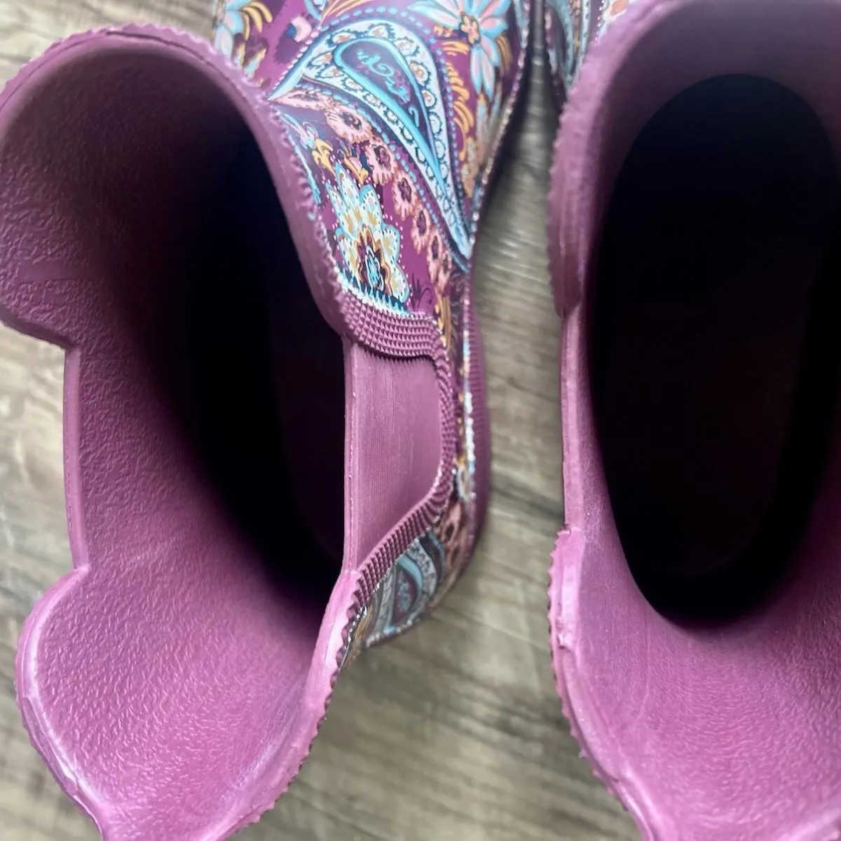 Vera Bradley Size 9 Rain Boots By Totes Carson Maroon Paisley Waterproof - Image 4