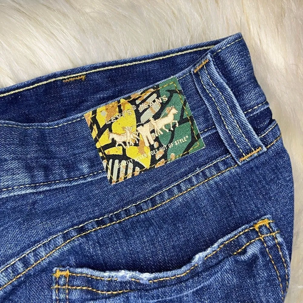 Levi’s asymmetrical vent distressed/patch works denim skirt sz 3 - Image 3