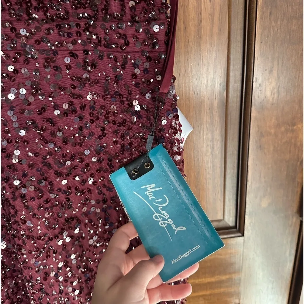 MAC DUGGAL Sequined V Neck Flutter Cap Sleeve Trumpet Gown - Image 7