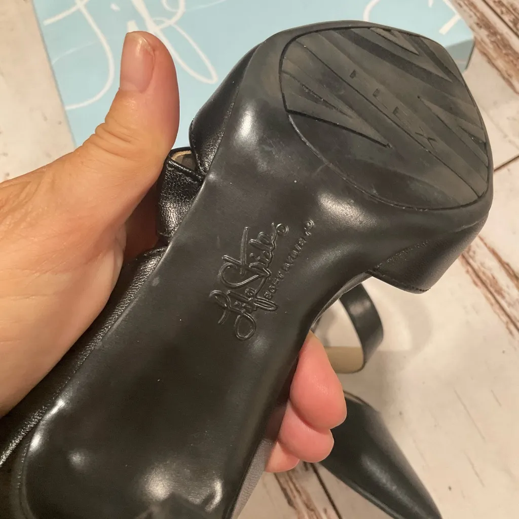 LIFE STRIDE SOFT SYSTEM SUKI BLACK CROSS STRAP PUMPS - Image 4