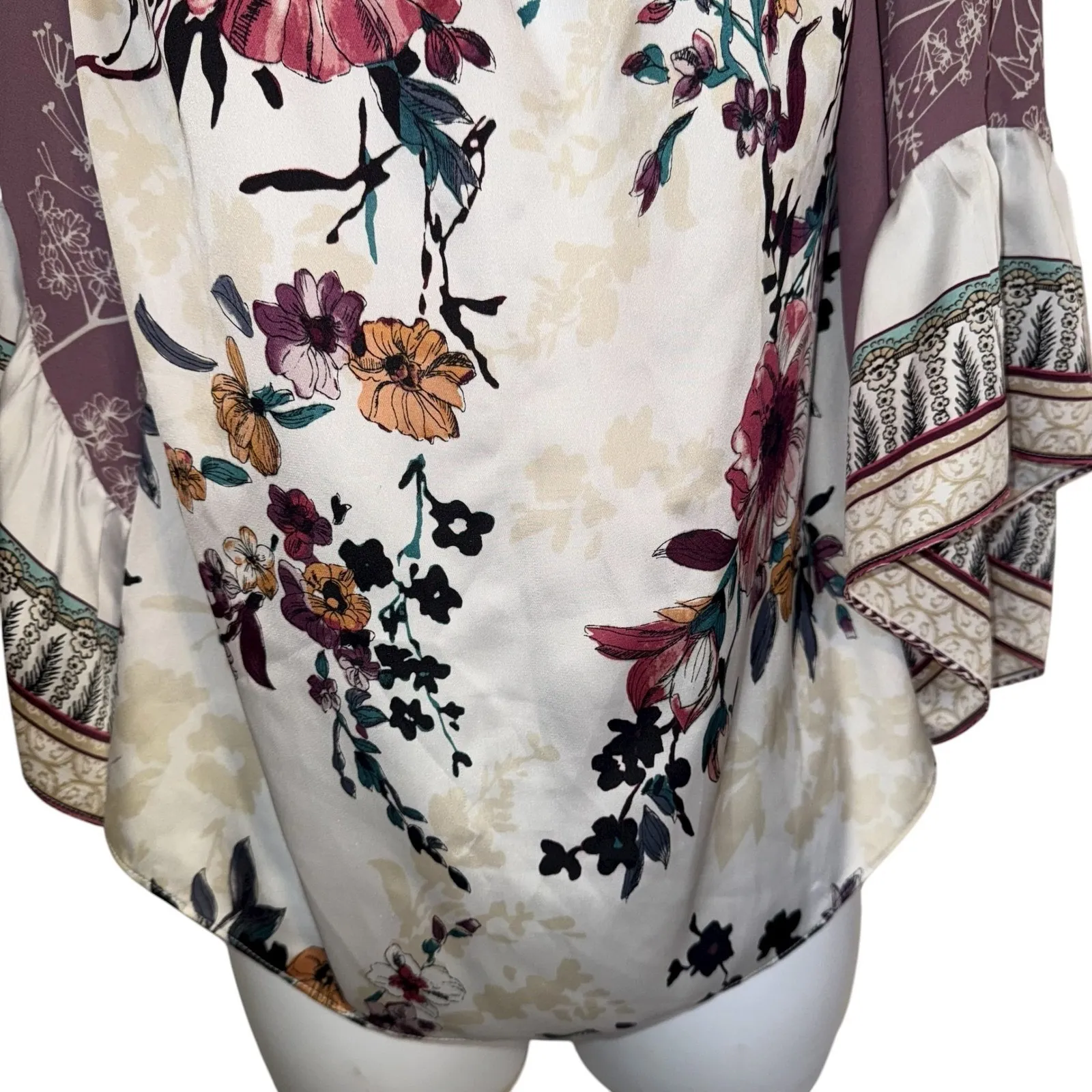 WHITE‎ HOUSE BLACK MARKET Floral On/Off Shoulder Belled Sleeve Satin Top Size MP - Image 4