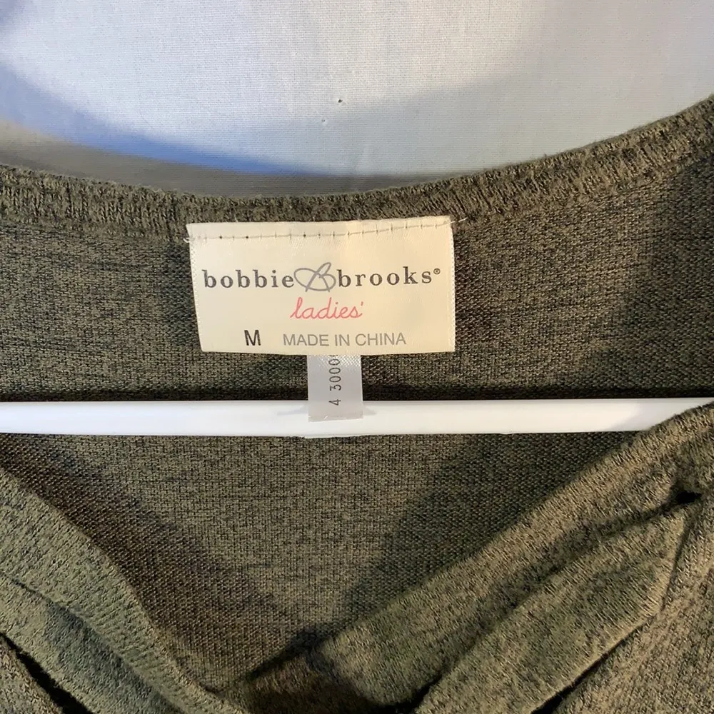 5/$25 Bobbie Brooks Sweater Size M - Image 2