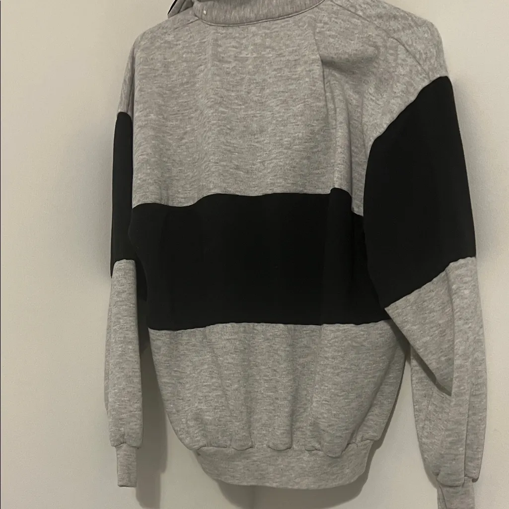 Gray and Black San Francisco Sweatshirt Size M - Image 5