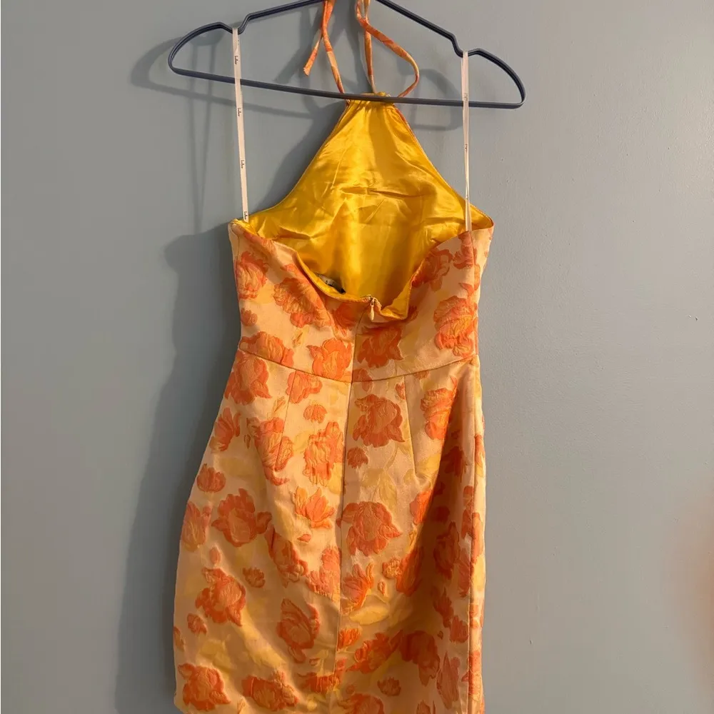 NWT lulus halter top mini dress orange and yellow size XS - Image 5