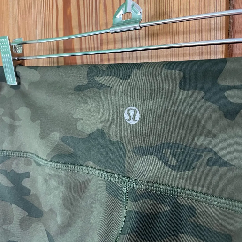 LuluLemon Wunder Under Low-Rise 7.5'' Cropped 21'' Camo Workout Leggings Sz 8 - Image 8