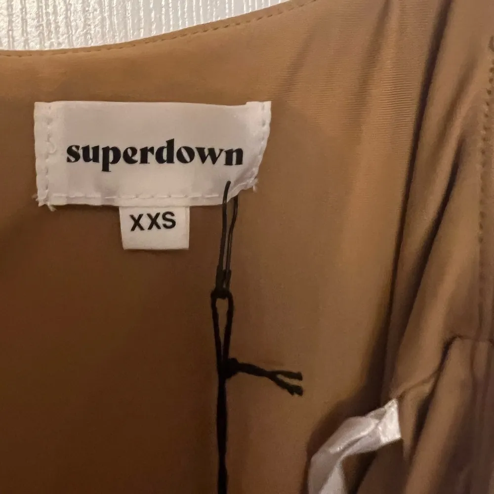 superdown Yovanna Midi Dress in Taupe - Image 9