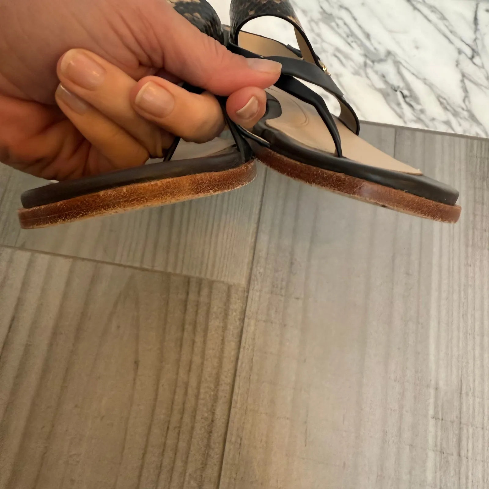 Cole Haan Women's Anica Thong Embossed Snake Print Leather Sandal Flat 8.5 - Image 3