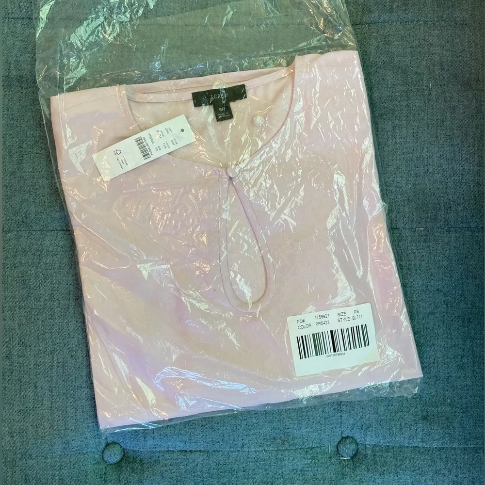 ✨HP✨J. Crew Puff Sleeve Satin Back Crepe Keyhole Top Blouse Light Pink/Lavender - Image 4