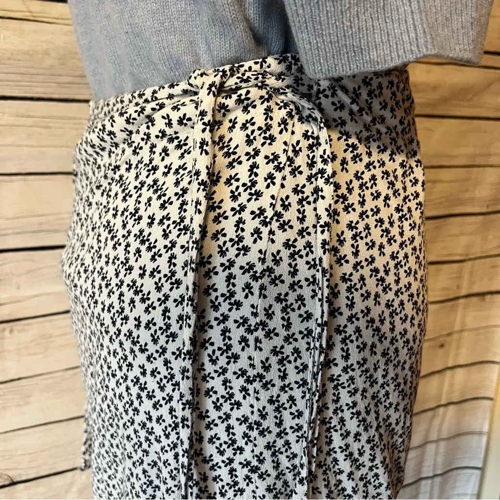 Brandy Melville Genevieve Black and White Floral Wrap Skirt - Image 8