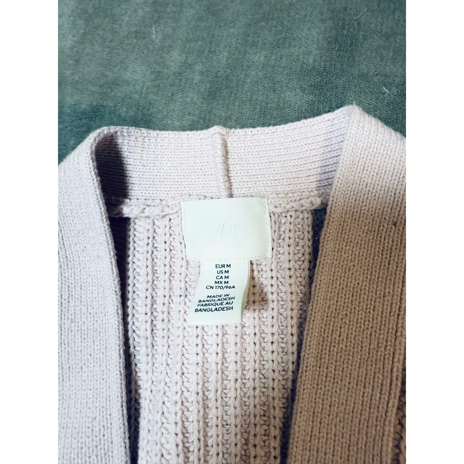 NWOT H&M Pake Pink Knit Cardigan Button Sweater Size Medium Soft Preppy - Image 3