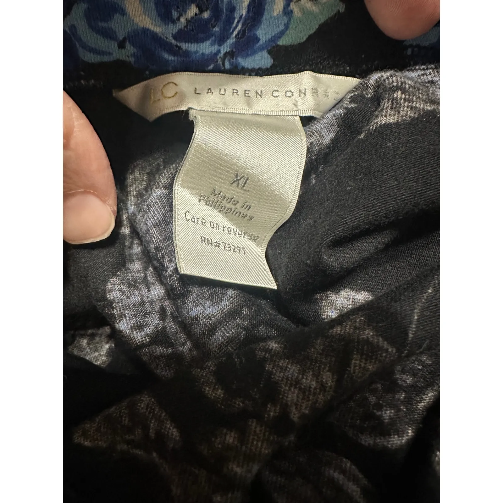 Lauren Conrad Black Floral Skater Skirt Blue Roses Womens XL - Image 5