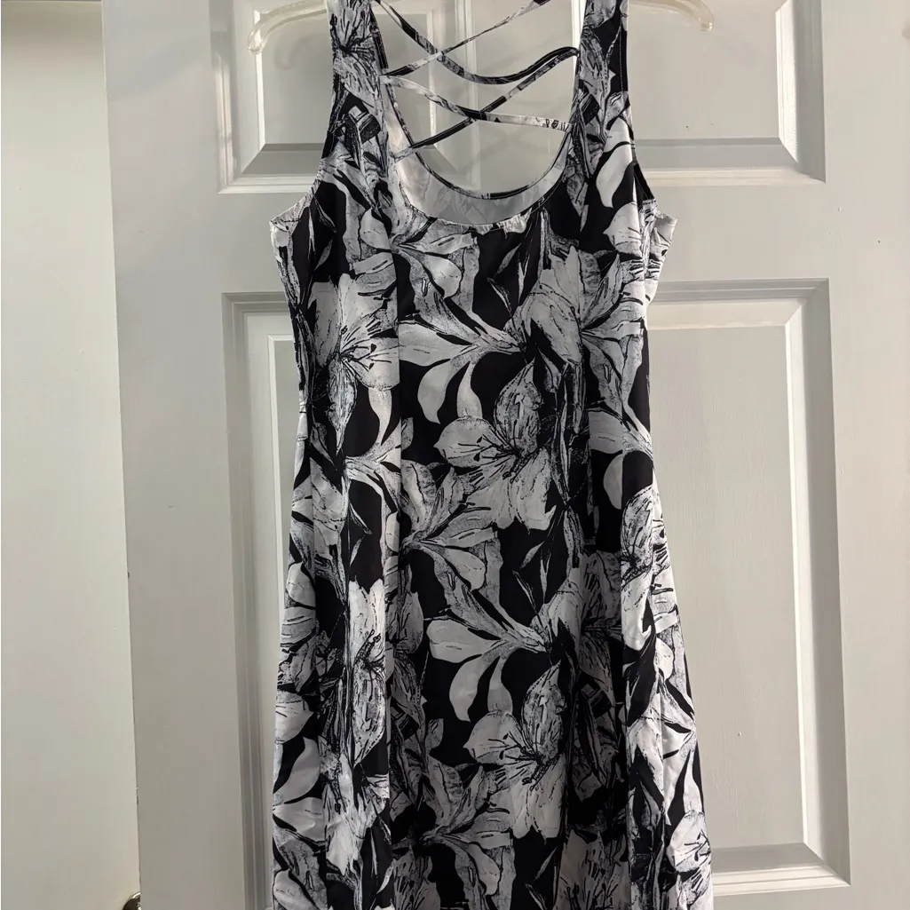 Sheilay Elegant Strapless Black and White Cross - Image 2