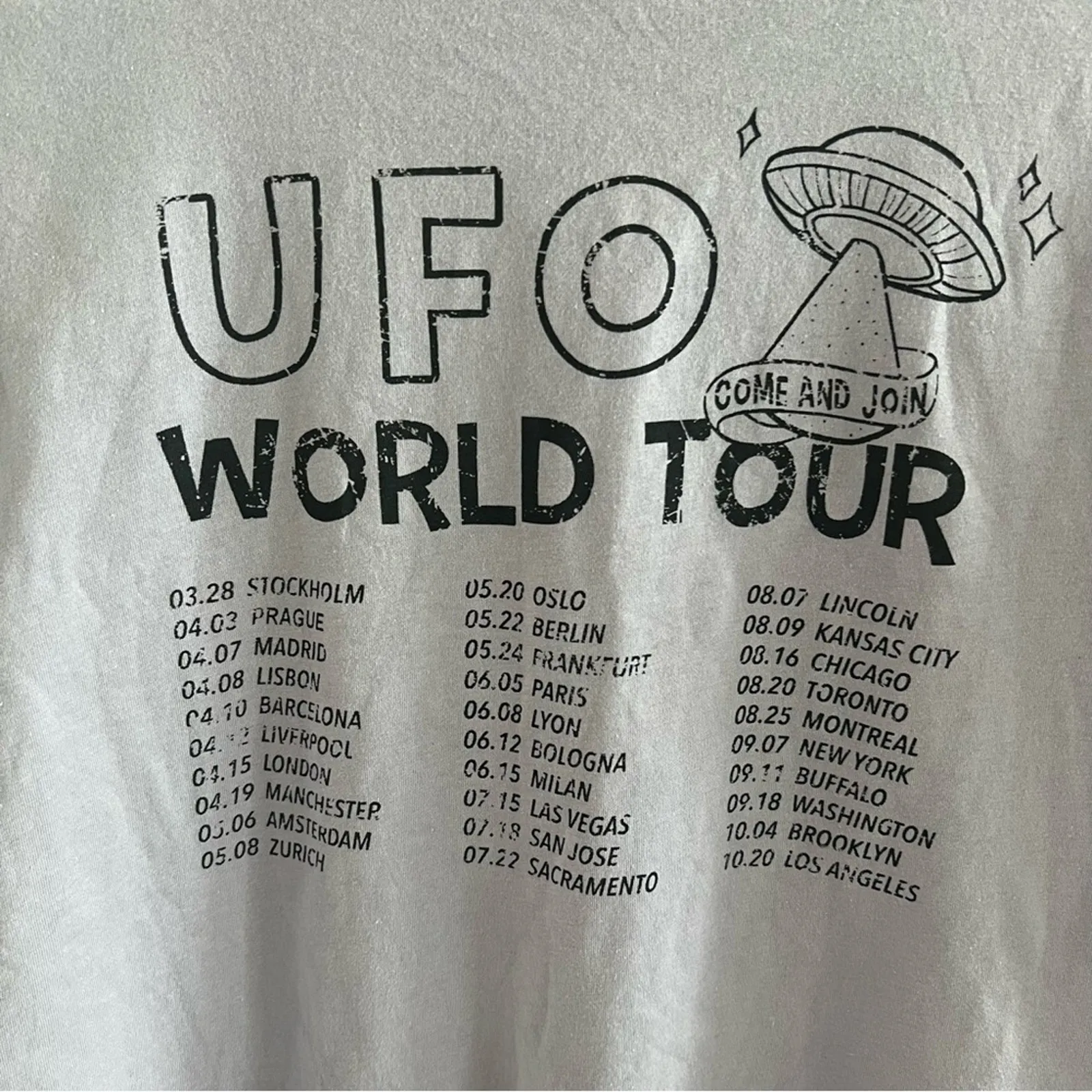 NWT Moon Child UFO World Tour Graphic Tee T - Image 3