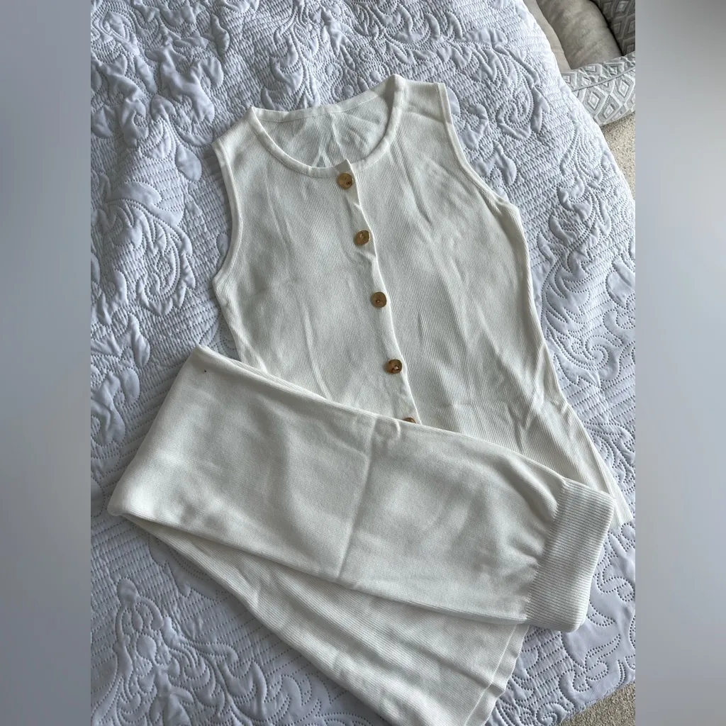 NWT WHITE KNITTED VEST & SKIRT SET MEDIUM - Image 5