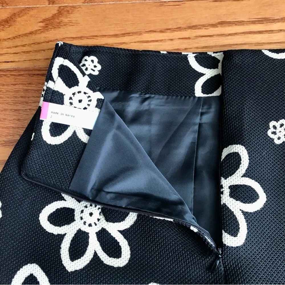 Answer Made in Korea Flower graphic Black Cream Pencil Mini Skirt Women’s size S - Image 6